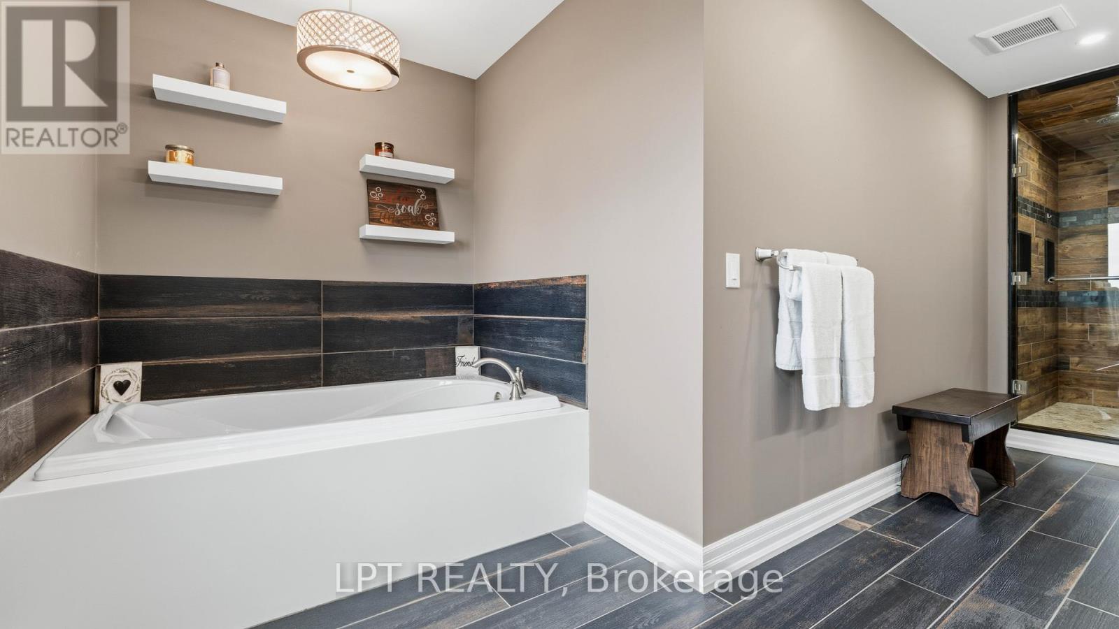 165 Lake Drive E, Georgina, Ontario  L4P 3E9 - Photo 22 - N13444336