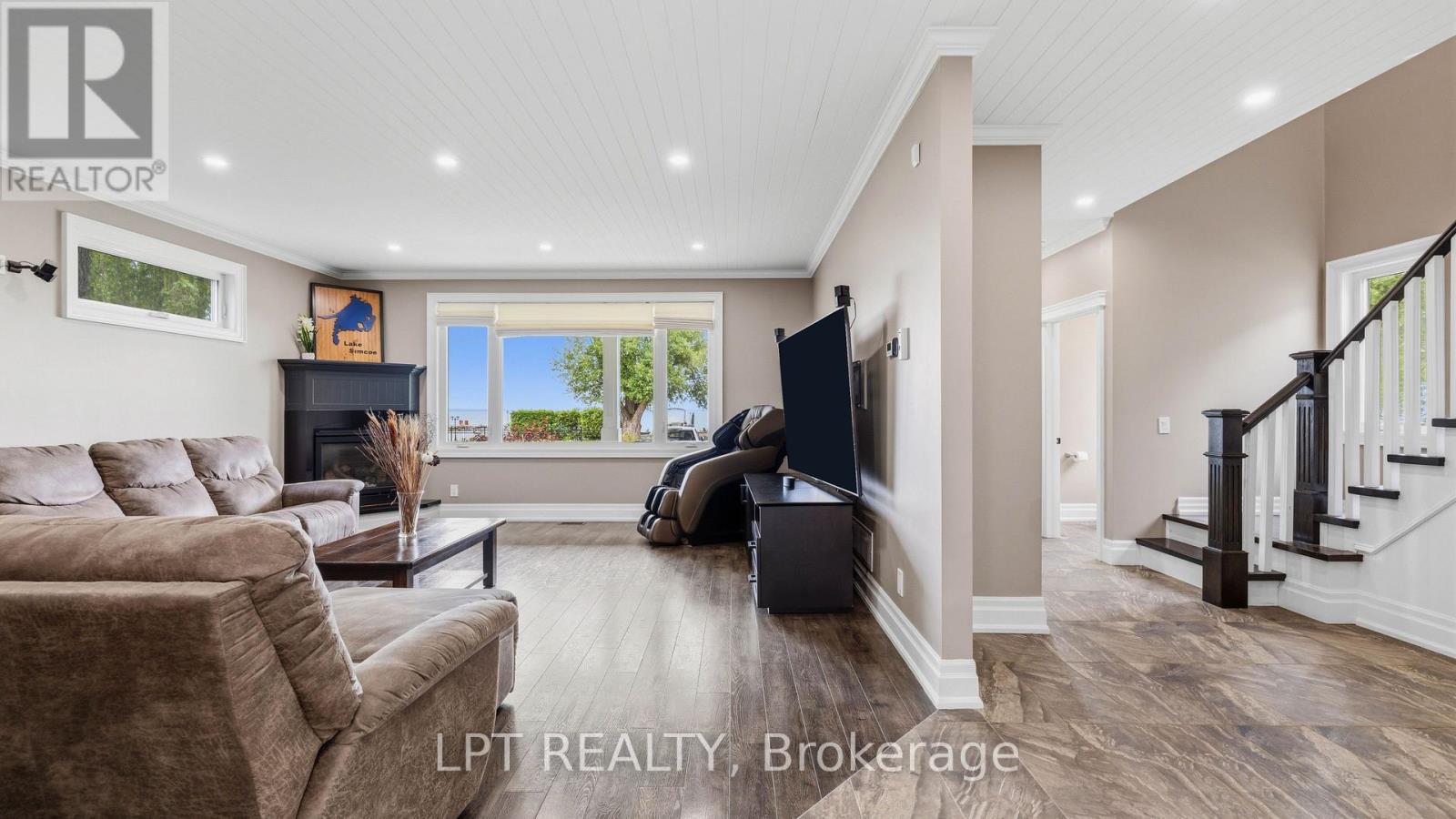 165 Lake Drive E, Georgina, Ontario  L4P 3E9 - Photo 6 - N13444336