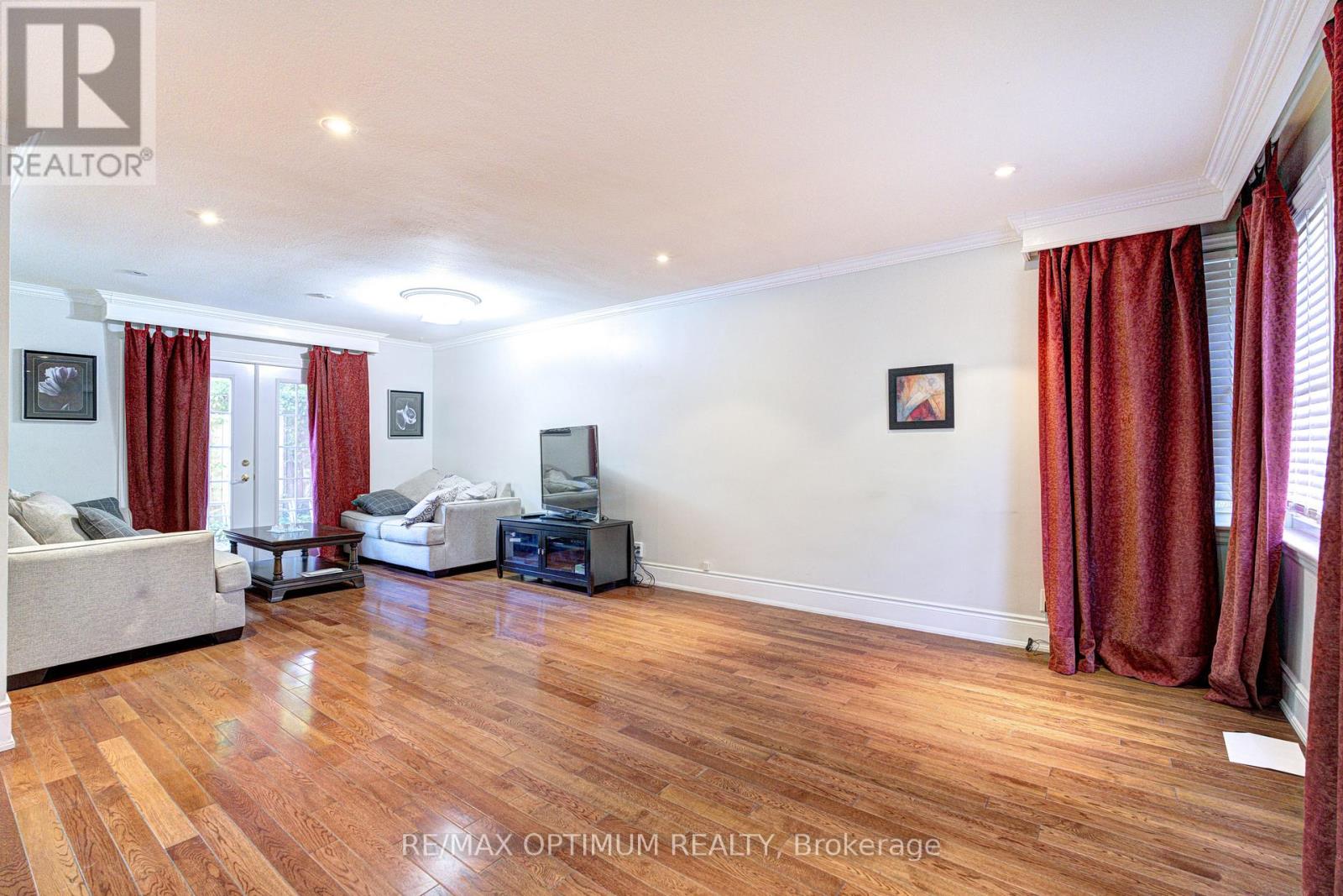 18 Armstrong Street, Brampton, Ontario L6W 1W6 - Photo 3 - W13233856