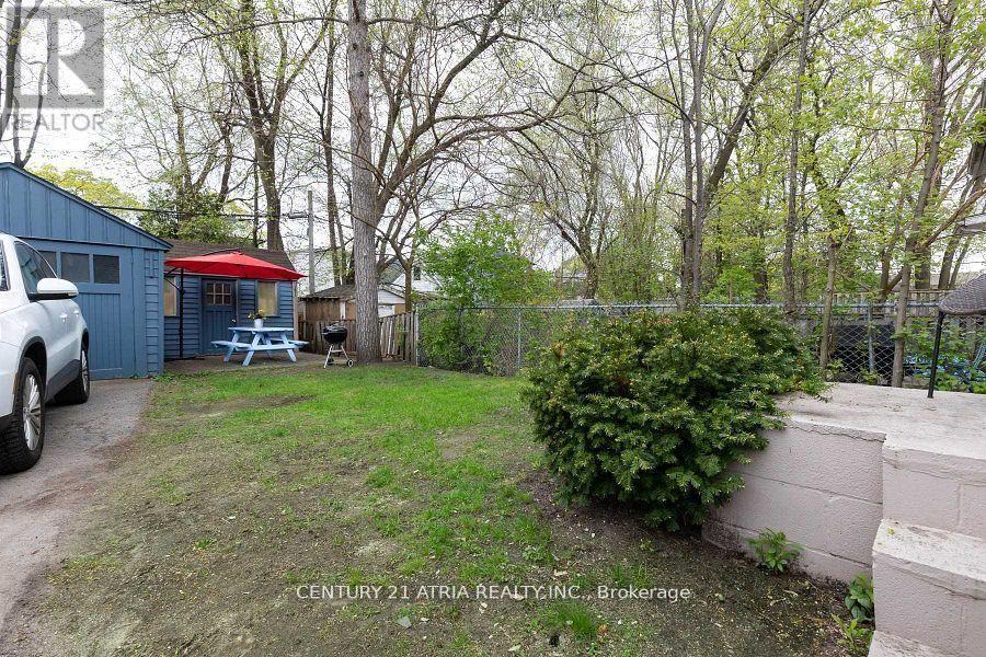 639 Mortimer Avenue, Toronto, Ontario  M4C 2J9 - Photo 10 - E13444612