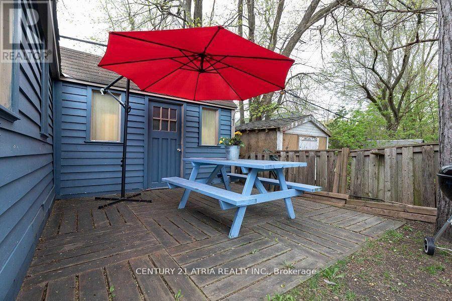 639 Mortimer Avenue, Toronto, Ontario  M4C 2J9 - Photo 11 - E13444612
