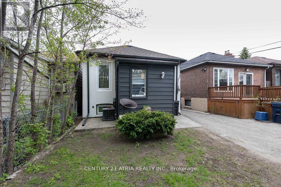 639 Mortimer Avenue, Toronto, Ontario  M4C 2J9 - Photo 12 - E13444612