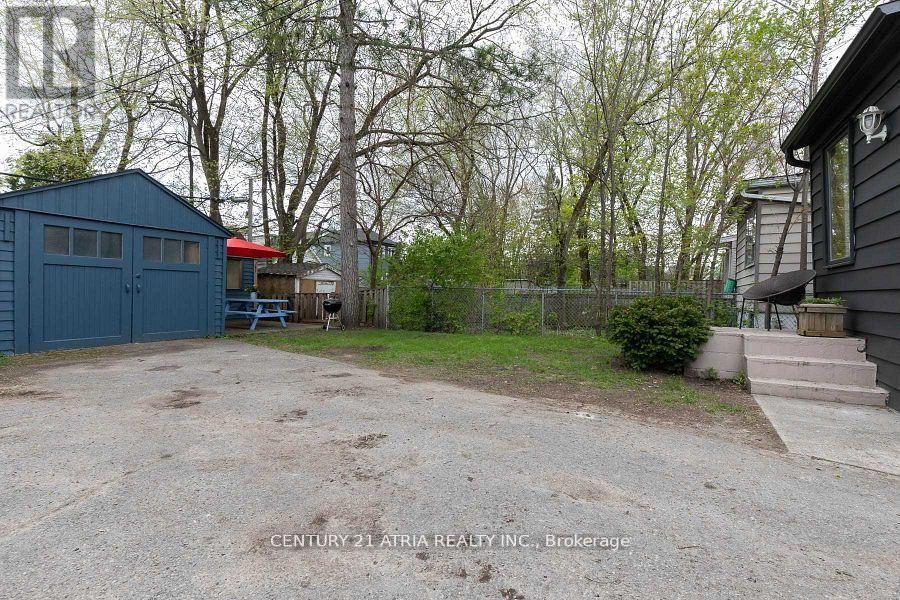 639 Mortimer Avenue, Toronto, Ontario  M4C 2J9 - Photo 13 - E13444612