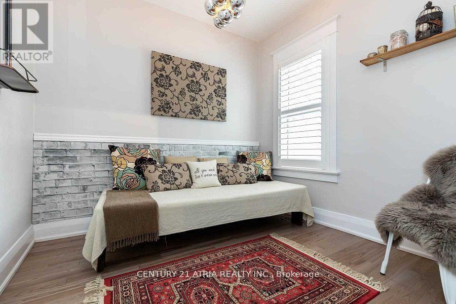 639 Mortimer Avenue, Toronto, Ontario  M4C 2J9 - Photo 2 - E13444612