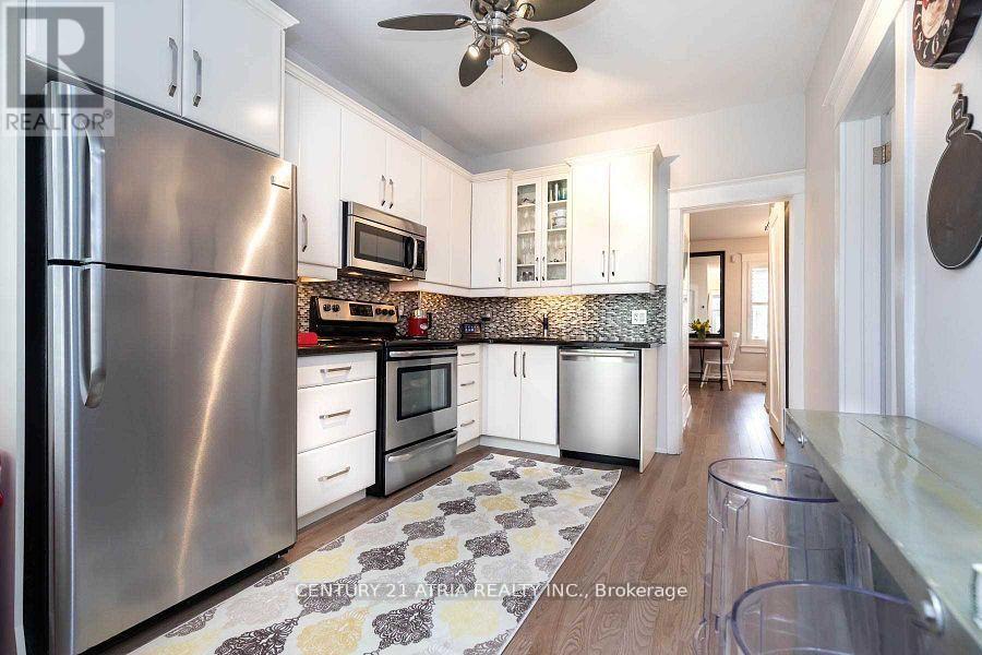 639 Mortimer Avenue, Toronto, Ontario  M4C 2J9 - Photo 4 - E13444612