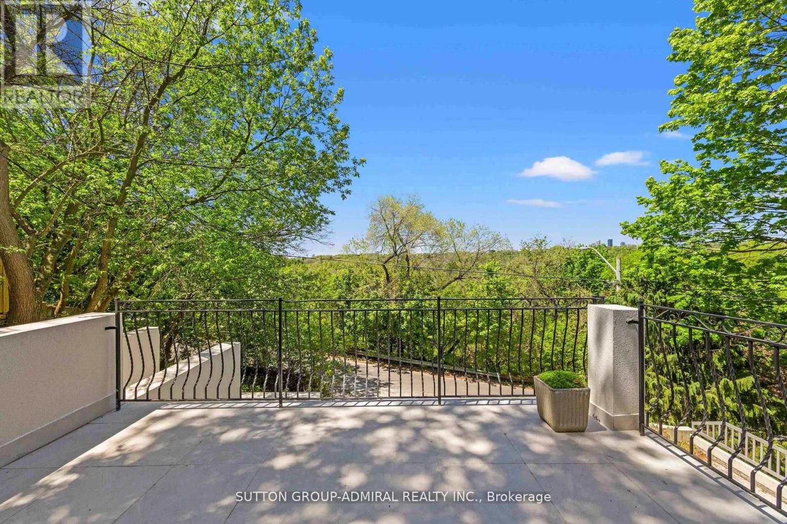 35 Beechwood Drive, Toronto, Ontario  M4K 3H7 - Photo 5 - E13444622
