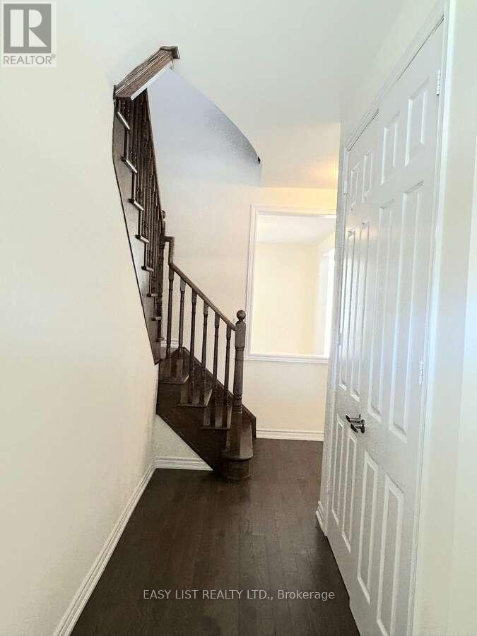 37 Royal Fern Crescent, Caledon, Ontario  L7C 4H1 - Photo 5 - W13245414