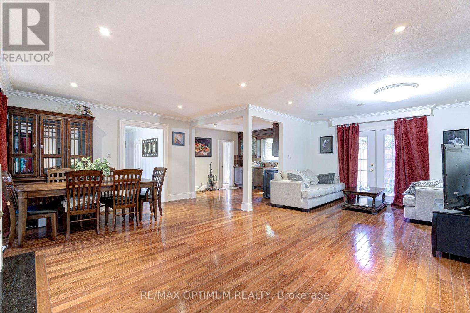 18 Armstrong Street, Brampton, Ontario L6W 1W6 - Photo 4 - W13233856