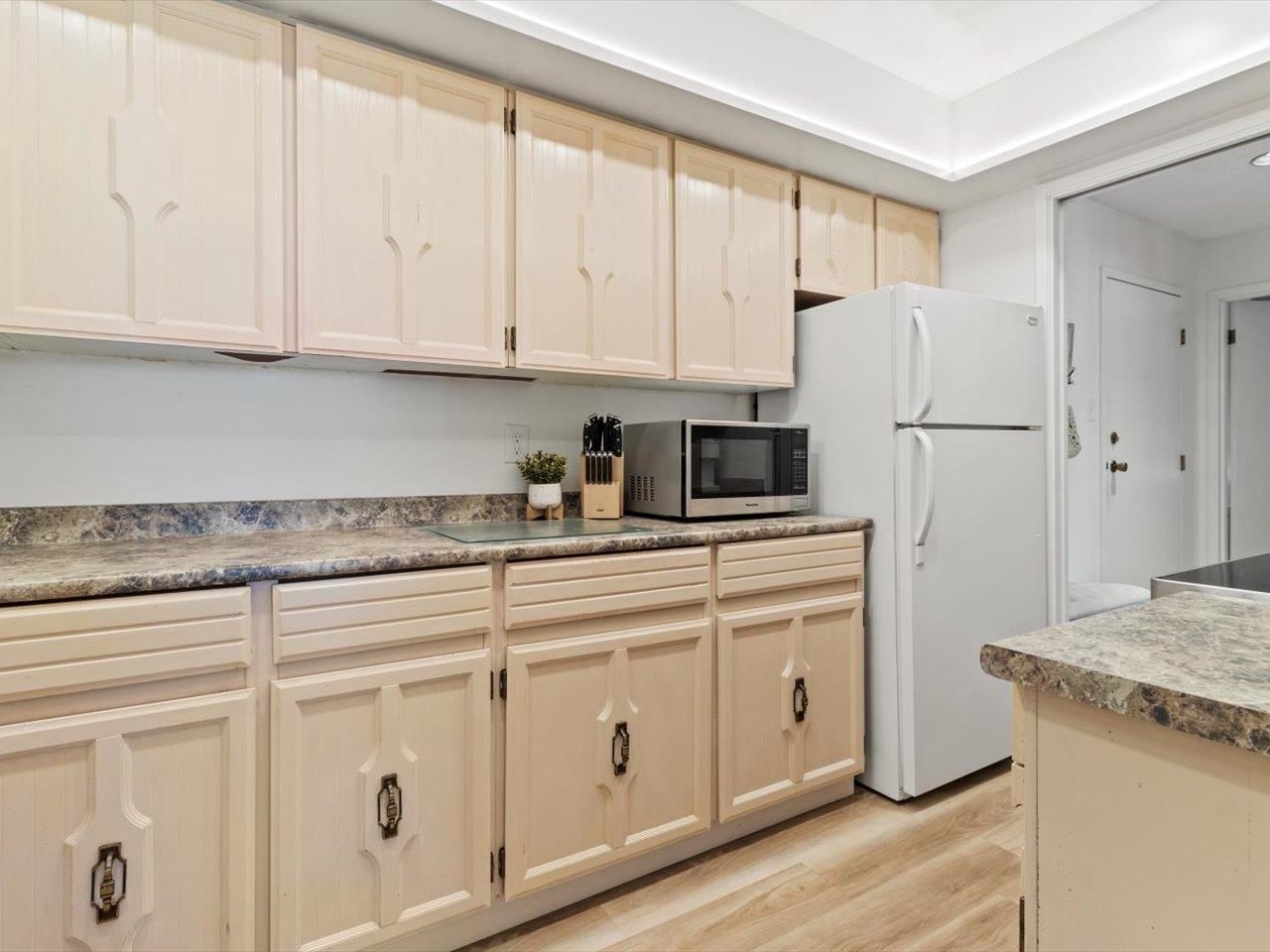 302 1379 Merklin Street, White Rock, British Columbia  V4B 4C2 - Photo 4 - R3134315