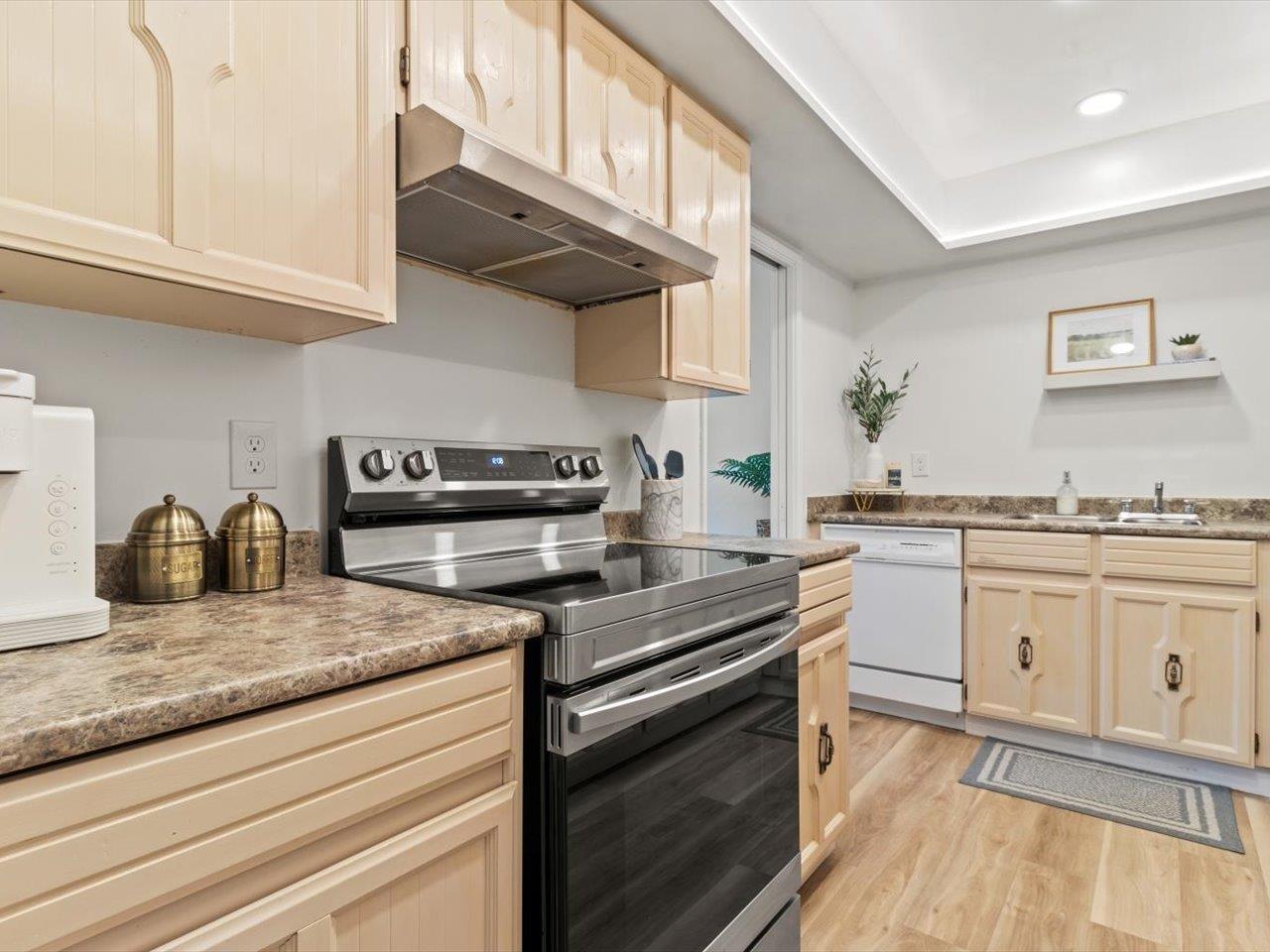 302 1379 Merklin Street, White Rock, British Columbia  V4B 4C2 - Photo 3 - R3134315