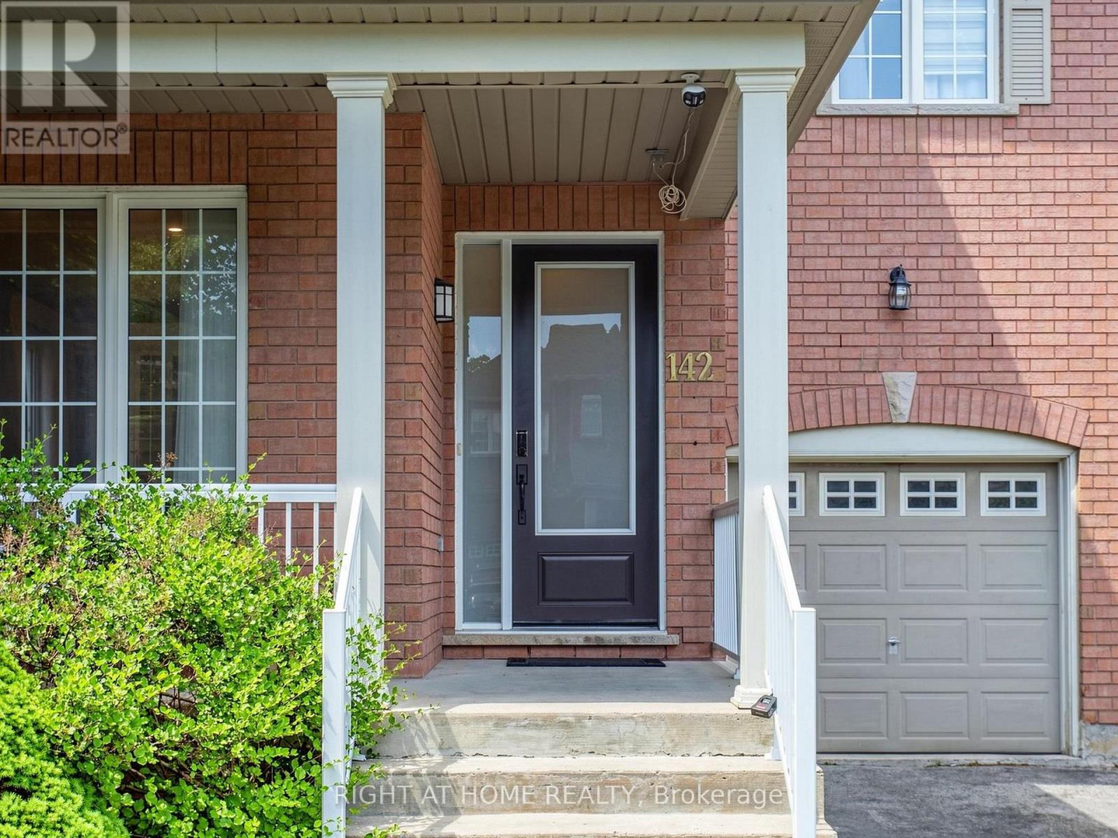 142 Alfred Smith Way, Newmarket, Ontario  L3X 3B9 - Photo 2 - N13444516