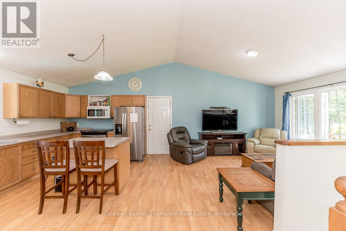 109 South Waseosa Lake Road, Huntsville, Ontario P1H 2N5 - Photo 4 - X13444734