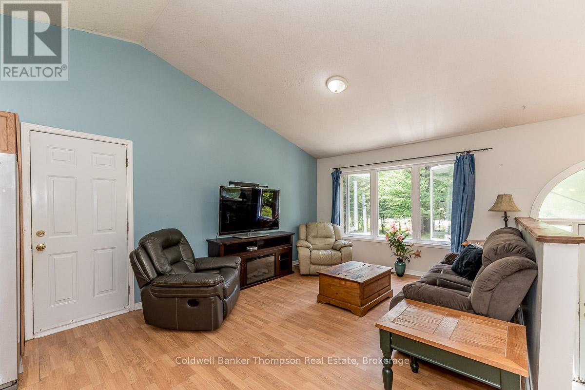 109 South Waseosa Lake Road, Huntsville, Ontario P1H 2N5 - Photo 5 - X13444734