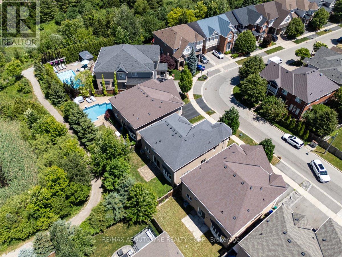 2383 Calloway Drive, Oakville, Ontario  L6M 0C1 - Photo 4 - W13444528
