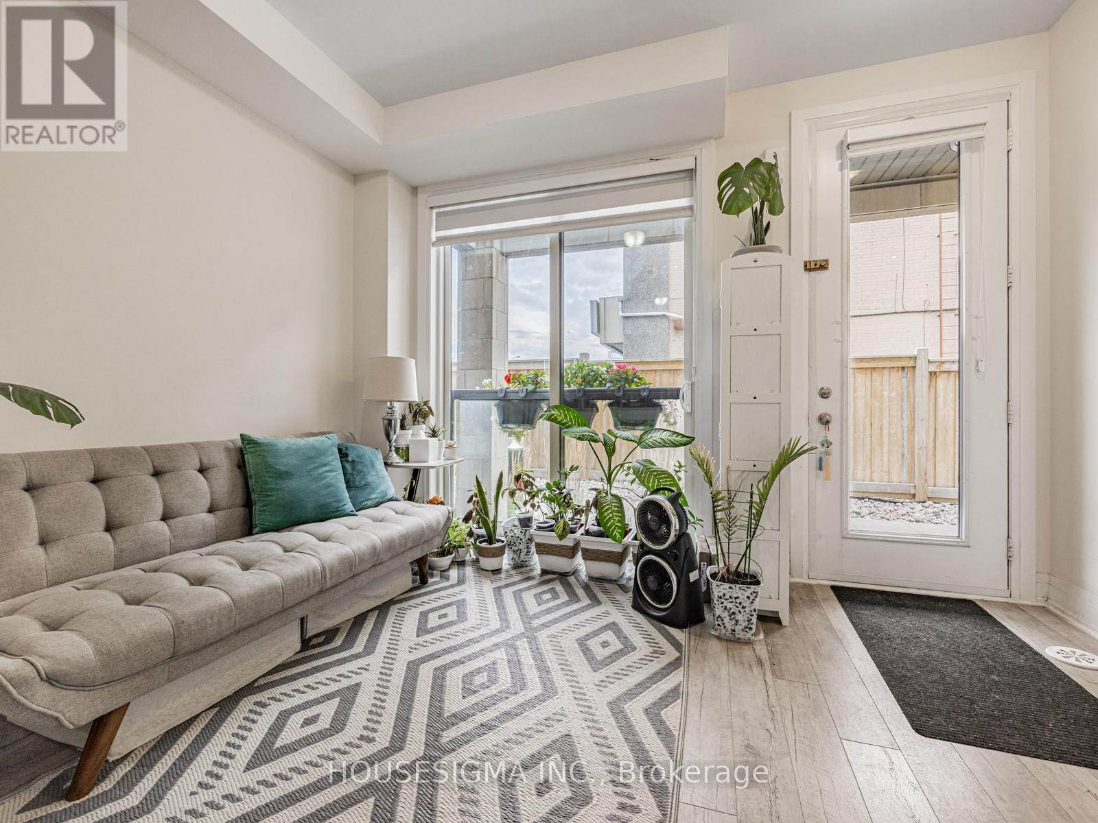 5 - 713 Lawrence Avenue W, Toronto, Ontario  M6A 1B4 - Photo 4 - W13444592