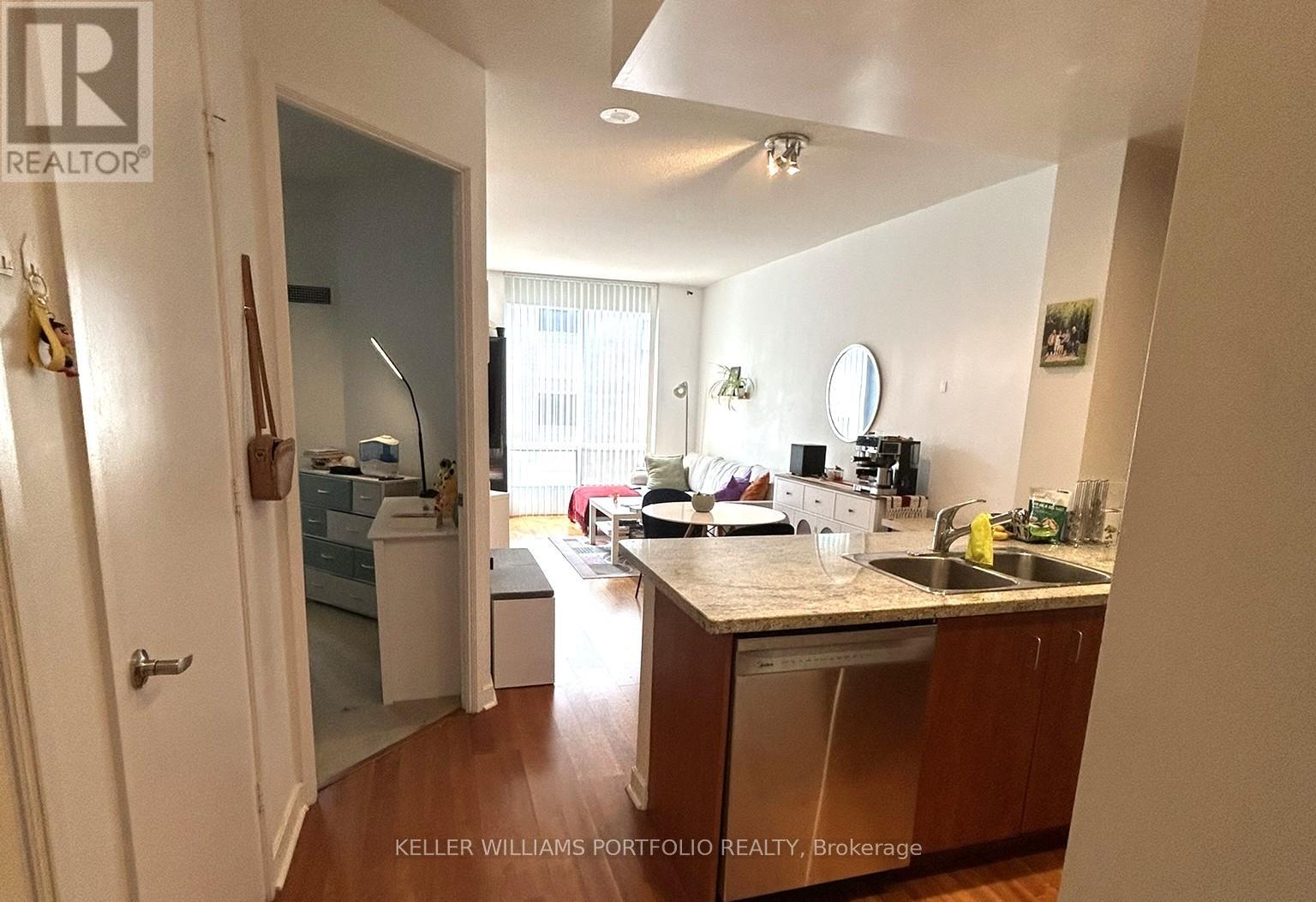 1512 - 85 Bloor Street E, Toronto, Ontario  M4W 3Y1 - Photo 3 - C13444718