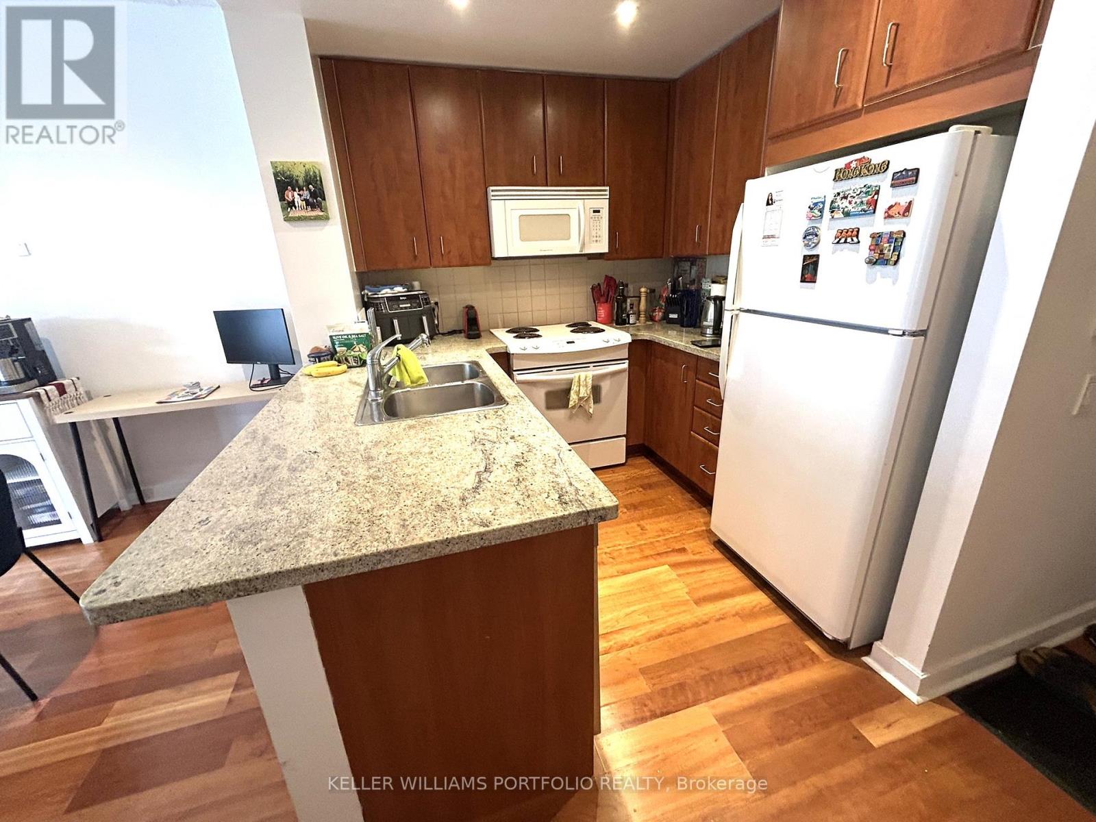 1512 - 85 Bloor Street E, Toronto, Ontario  M4W 3Y1 - Photo 9 - C13444718