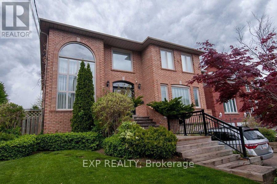 220 VIEWMOUNT AVENUE, Toronto, Ontario