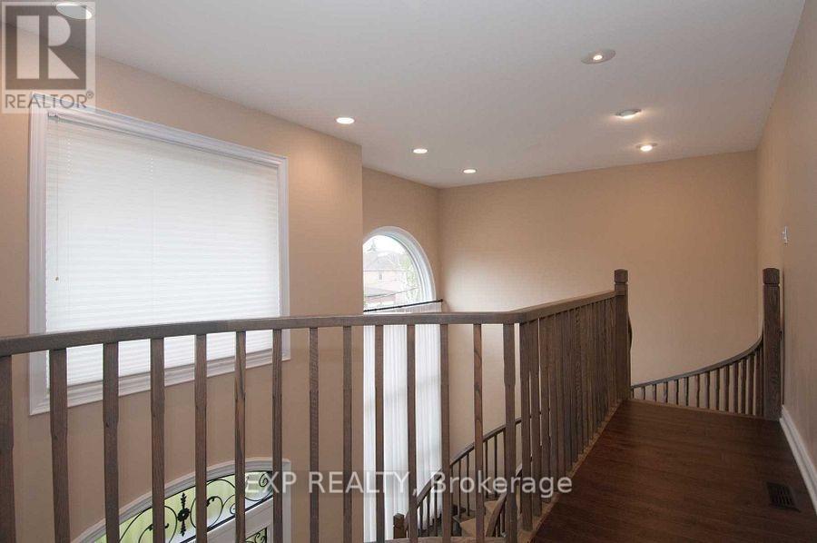 220 Viewmount Avenue, Toronto, Ontario  M6B 1T8 - Photo 19 - C13444824