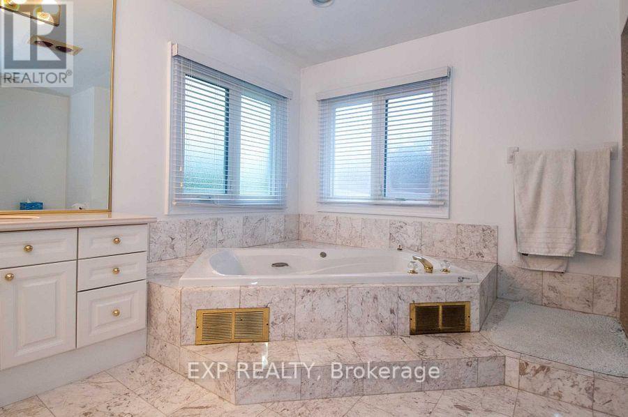 220 Viewmount Avenue, Toronto, Ontario  M6B 1T8 - Photo 22 - C13444824