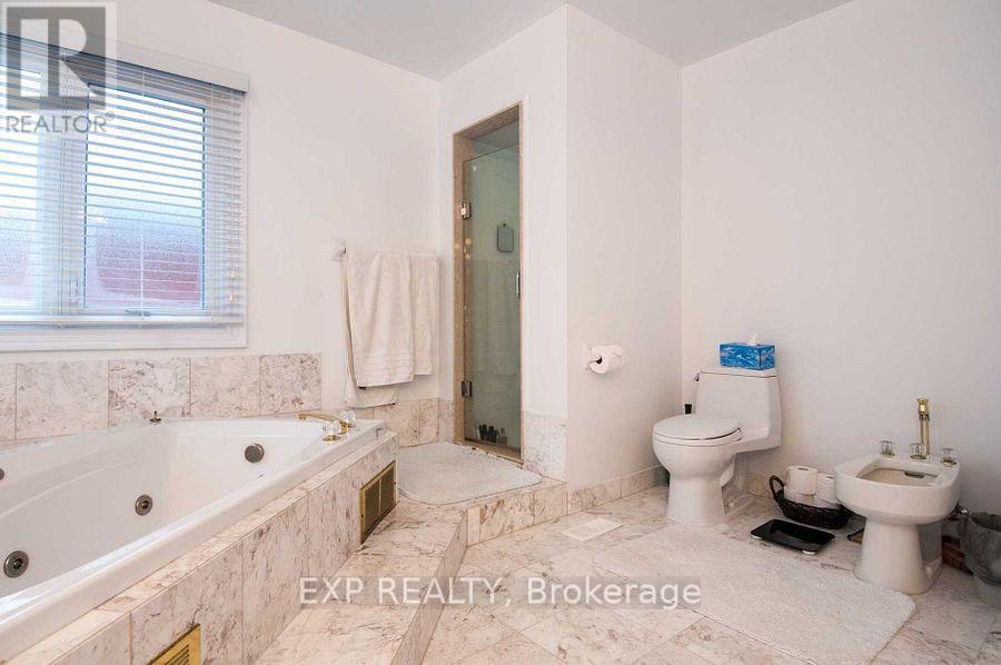 220 Viewmount Avenue, Toronto, Ontario  M6B 1T8 - Photo 23 - C13444824