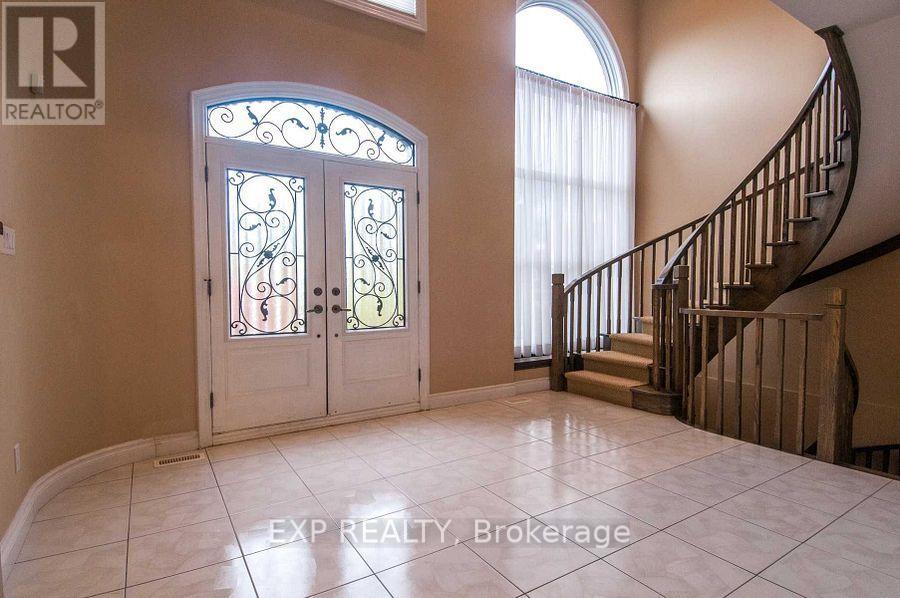 220 Viewmount Avenue, Toronto, Ontario  M6B 1T8 - Photo 3 - C13444824