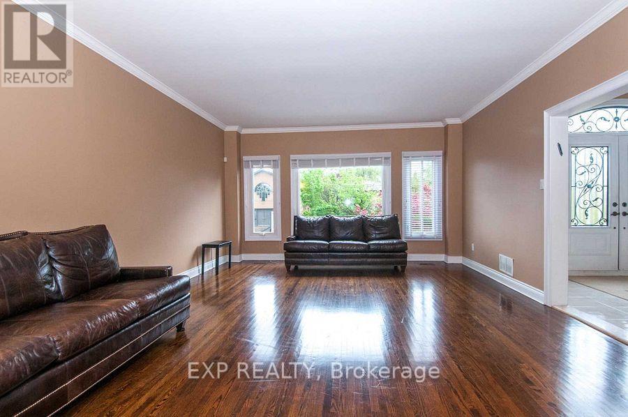 220 Viewmount Avenue, Toronto, Ontario  M6B 1T8 - Photo 4 - C13444824