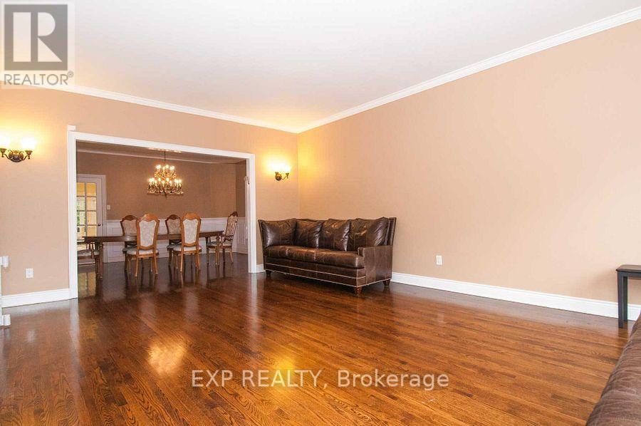 220 Viewmount Avenue, Toronto, Ontario  M6B 1T8 - Photo 6 - C13444824
