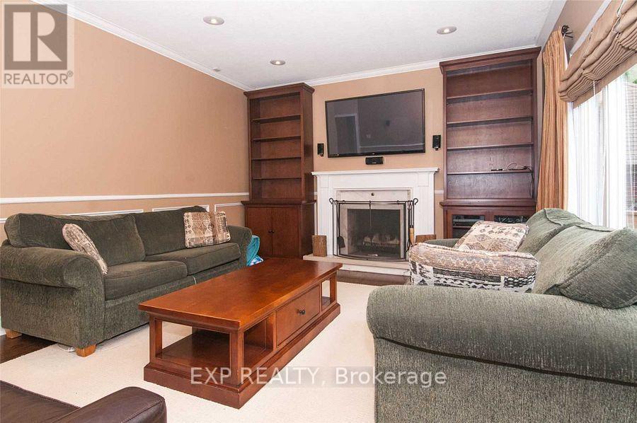 220 Viewmount Avenue, Toronto, Ontario  M6B 1T8 - Photo 7 - C13444824