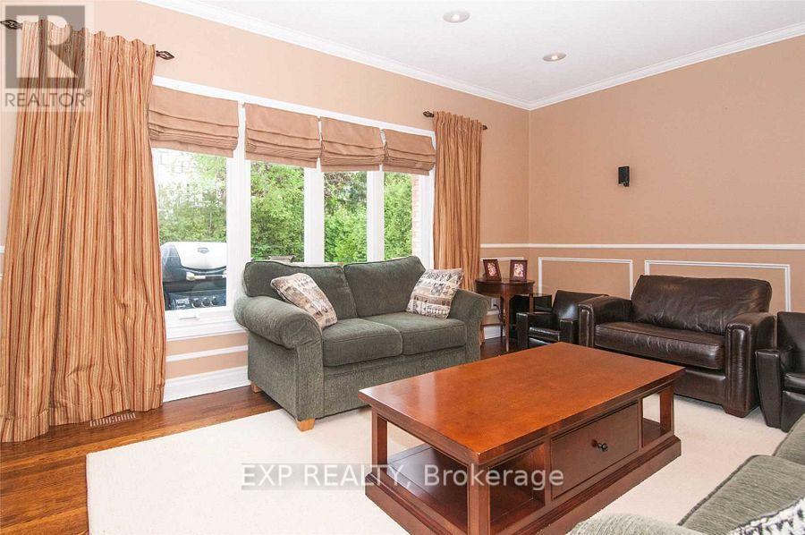220 Viewmount Avenue, Toronto, Ontario  M6B 1T8 - Photo 9 - C13444824