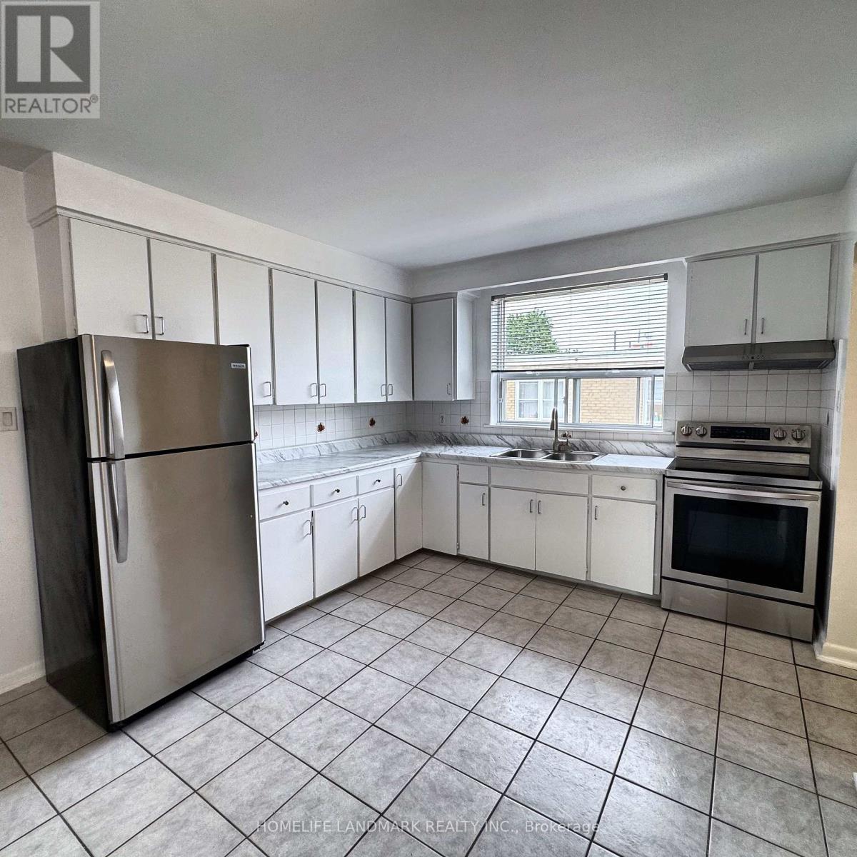 3 - 242 Wilmington Avenue, Toronto, Ontario  M3H 5K3 - Photo 8 - C13429940