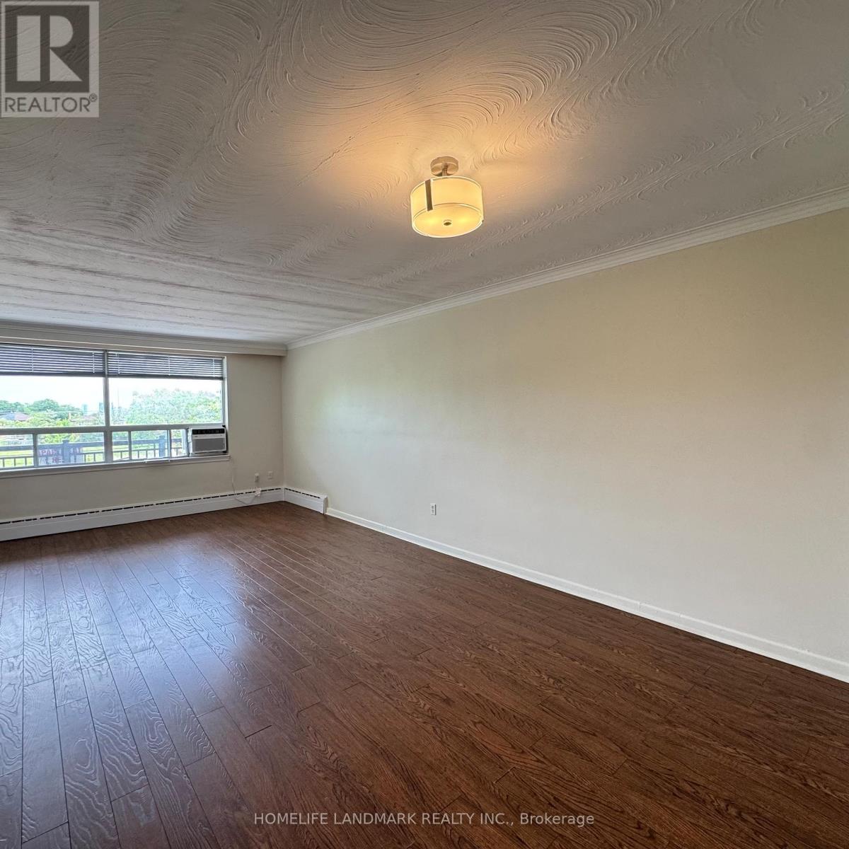 3 - 242 Wilmington Avenue, Toronto, Ontario  M3H 5K3 - Photo 4 - C13429940