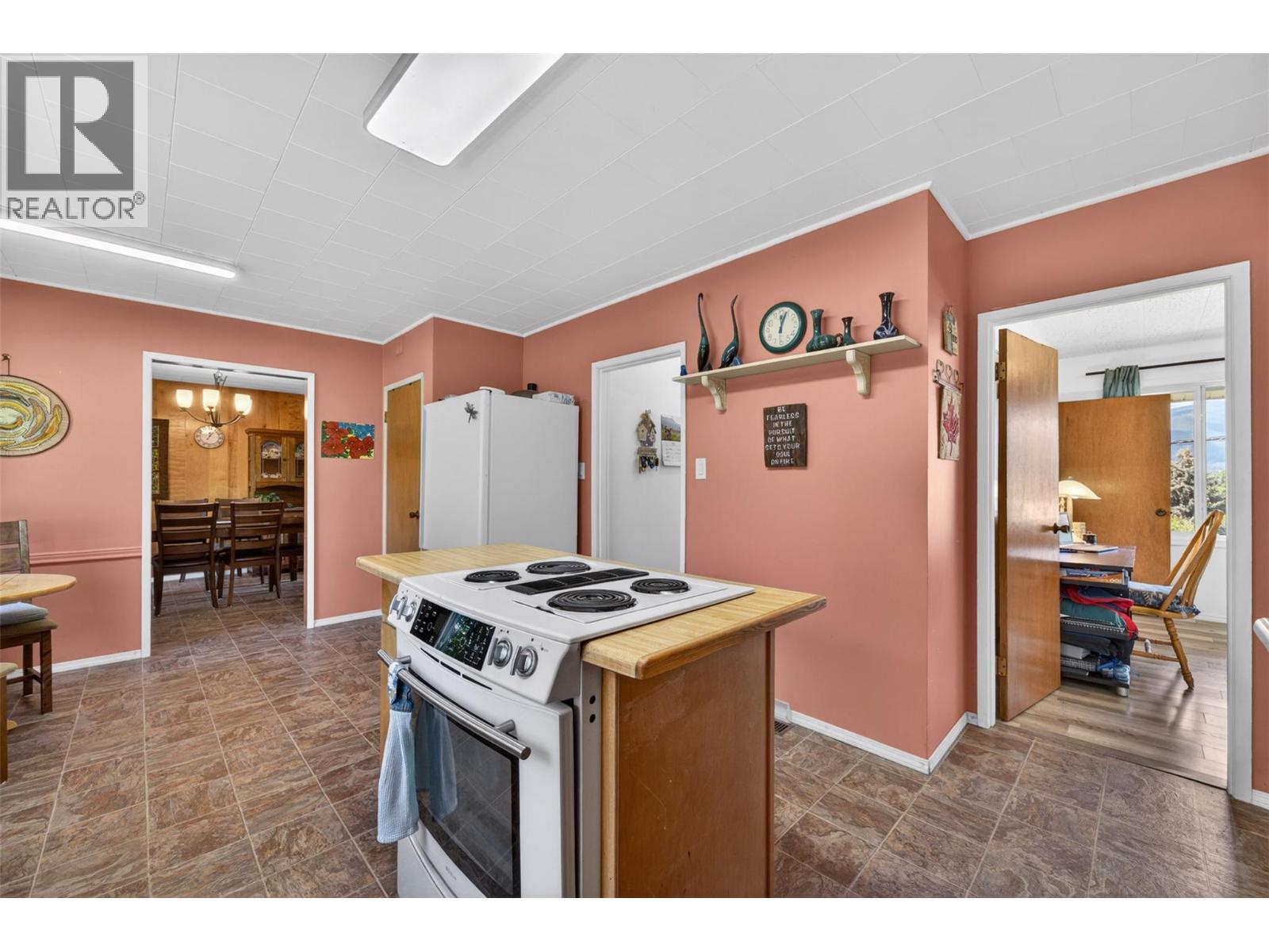 2460 23 Street NE, Salmon Arm, British Columbia  V1E 3Y4 - Photo 12 - 10391388