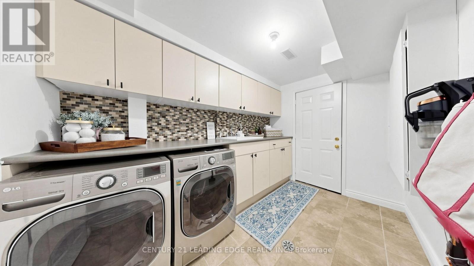 205 Park Drive, Whitchurch-Stouffville, Ontario  L4A 1J8 - Photo 35 - N13444880