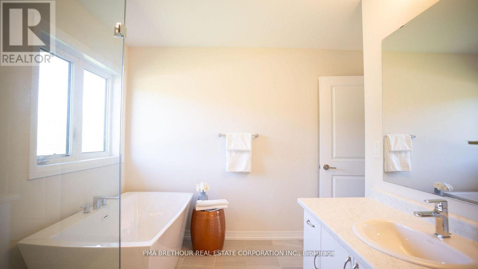 3026 Sandy Acres Avenue, Severn (West Shore), Ontario  L3V 0Y4 - Photo 11 - S13445054