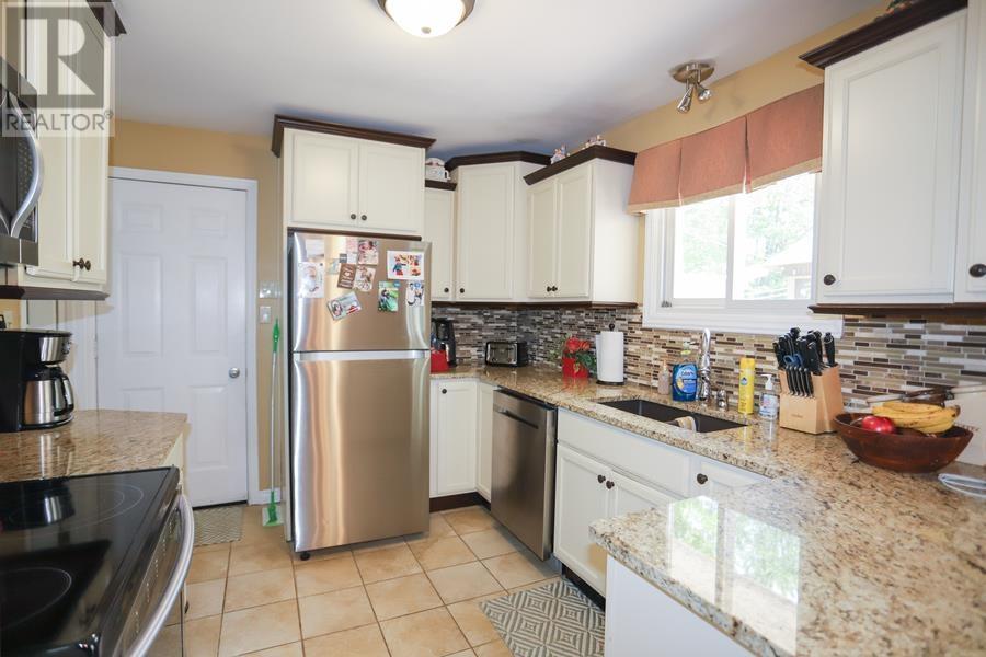 915 Fourth Lin E, Sault Ste. Marie, Ontario P6A 6J8 - Photo 23 - SM261450