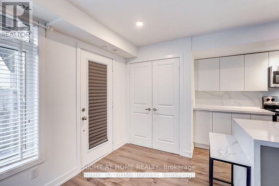 121 - 3062 Sixth Line, Oakville, Ontario  L6M 4J9 - Photo 6 - W13444764