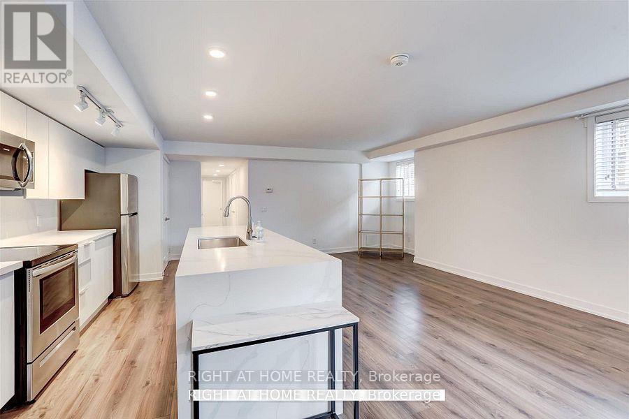 121 - 3062 Sixth Line, Oakville, Ontario  L6M 4J9 - Photo 7 - W13444764