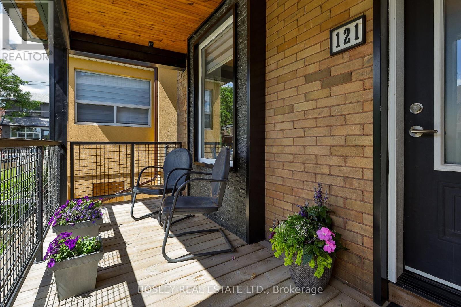 121 BLACKTHORN AVENUE, Toronto, Ontario