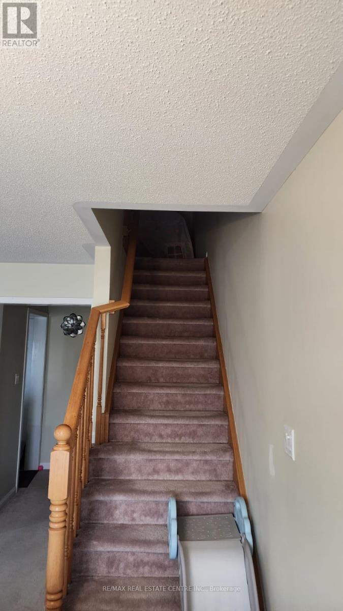 221 Slingsby Landing, Milton, Ontario  L9T 8N5 - Photo 2 - W13444942