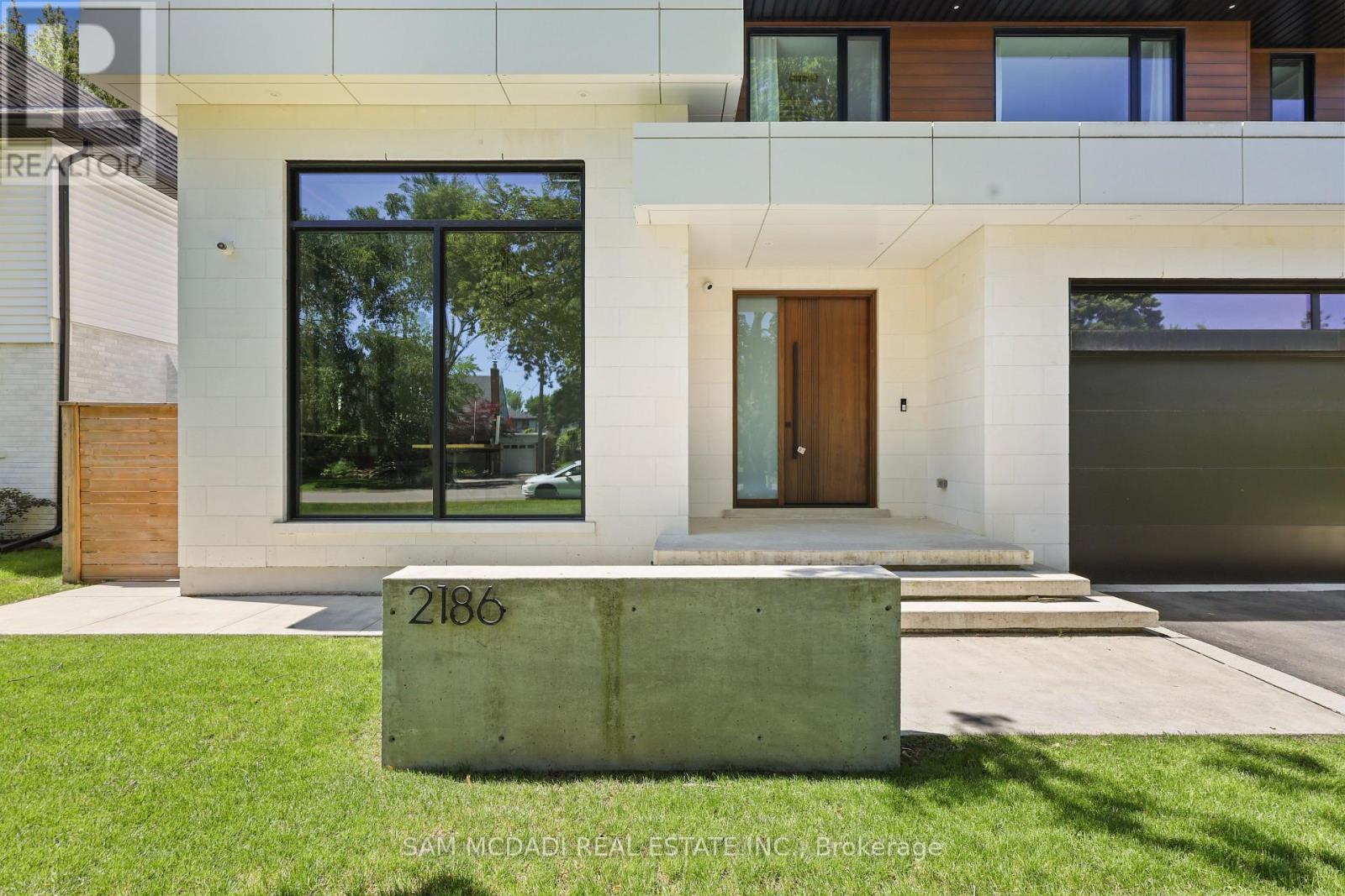 2186 Harcourt Crescent, Mississauga, Ontario  L4Y 1W1 - Photo 3 - W12851210