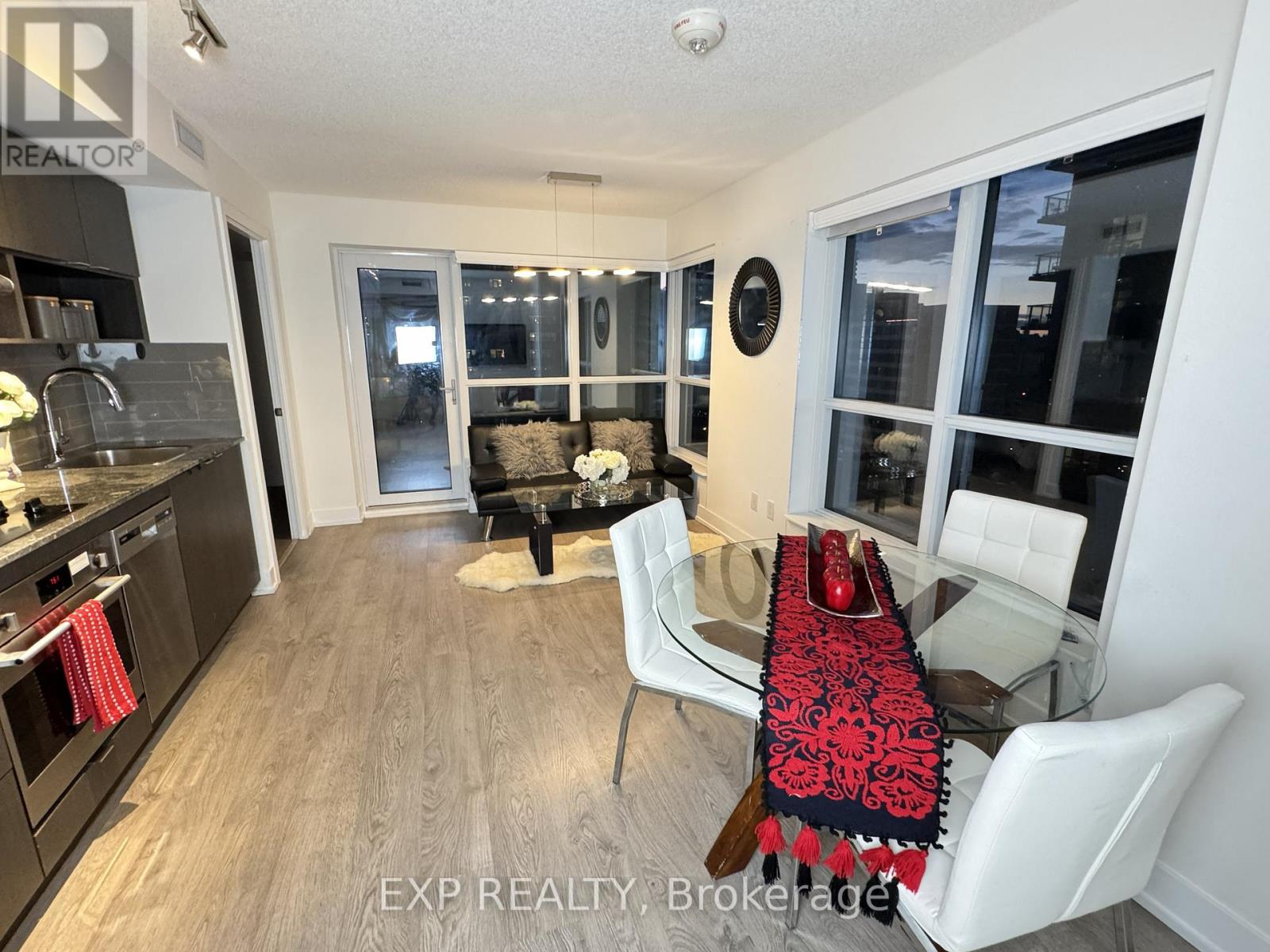 804 - 7 Mabelle Avenue, Toronto, Ontario  M9A 4X1 - Photo 13 - W12965054