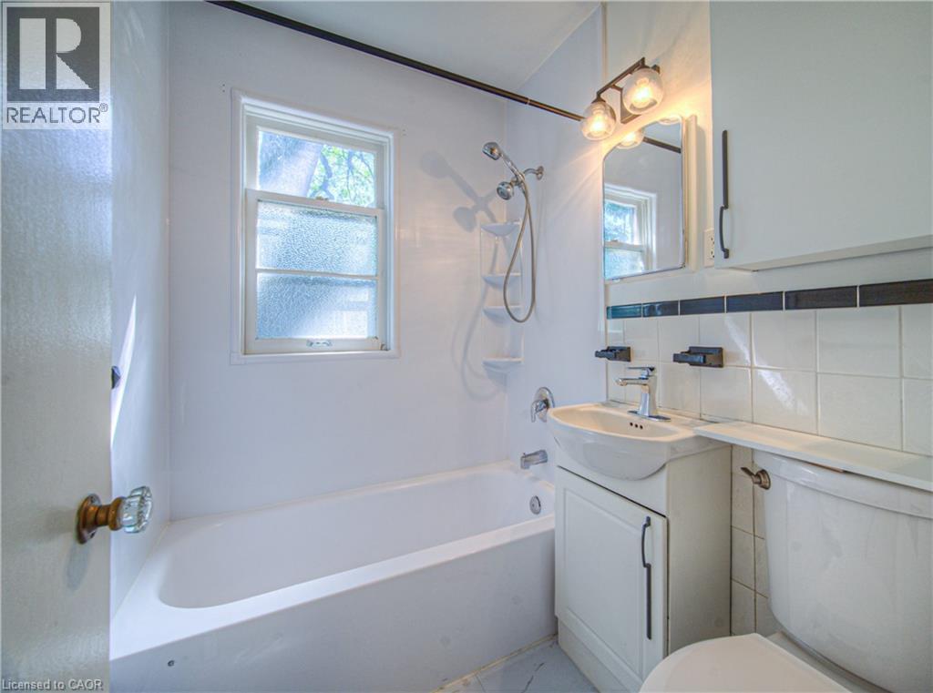 2432 First Street Unit# 2, Burlington, Ontario  L7R 1C6 - Photo 10 - 40838620