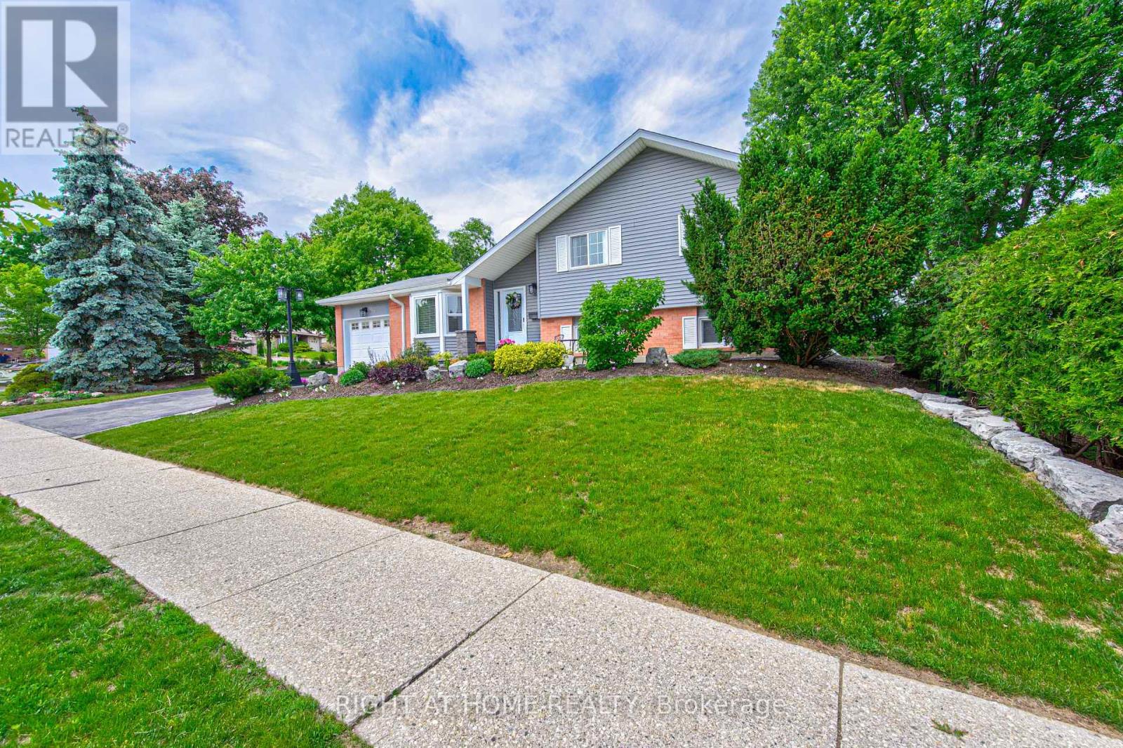 399 Grand River Boulevard, Kitchener, Ontario  N2A 3J2 - Photo 2 - X13444834