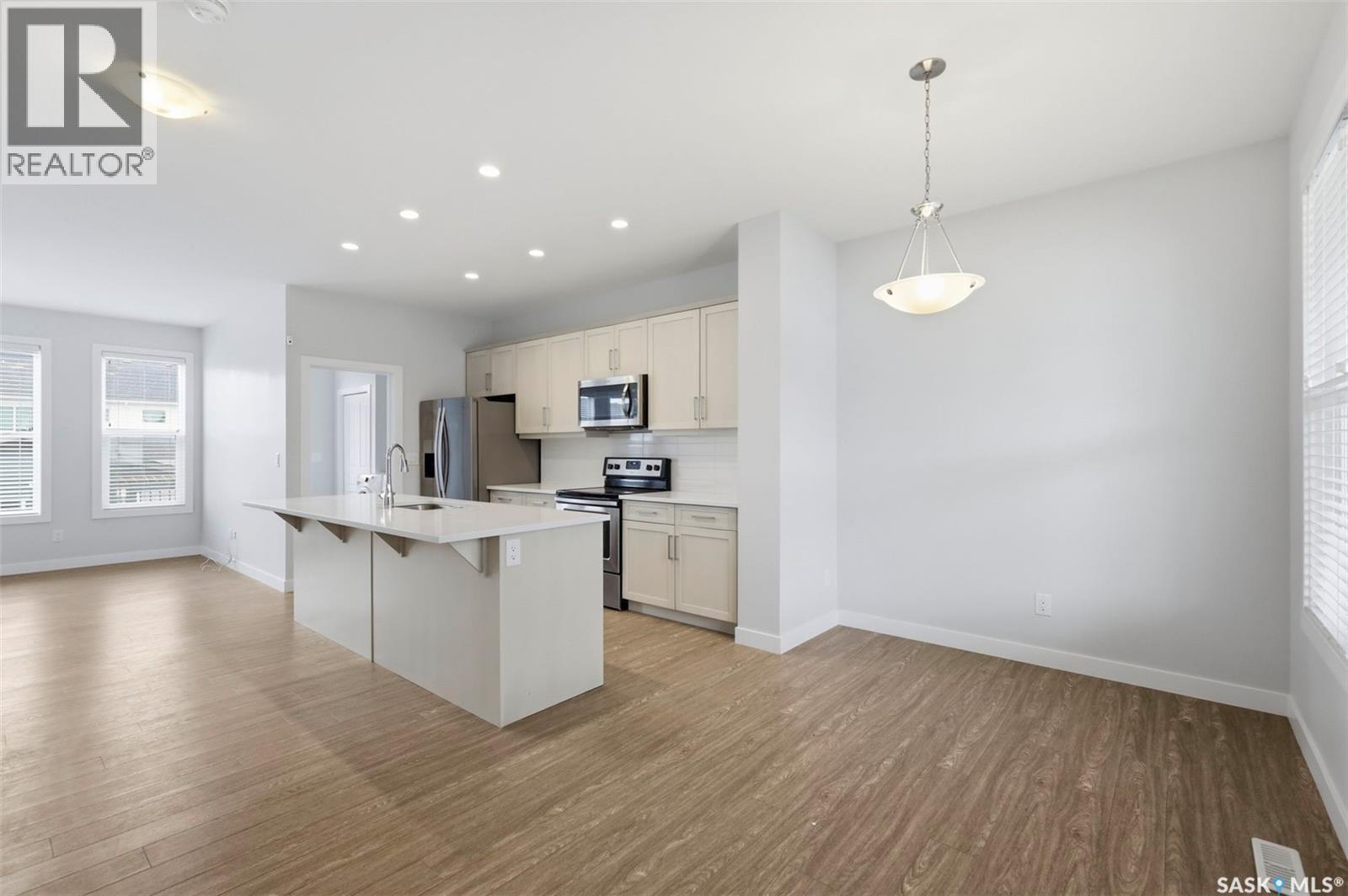 251 Newton Link, Saskatoon, Saskatchewan  S7V 0M8 - Photo 10 - SK039352