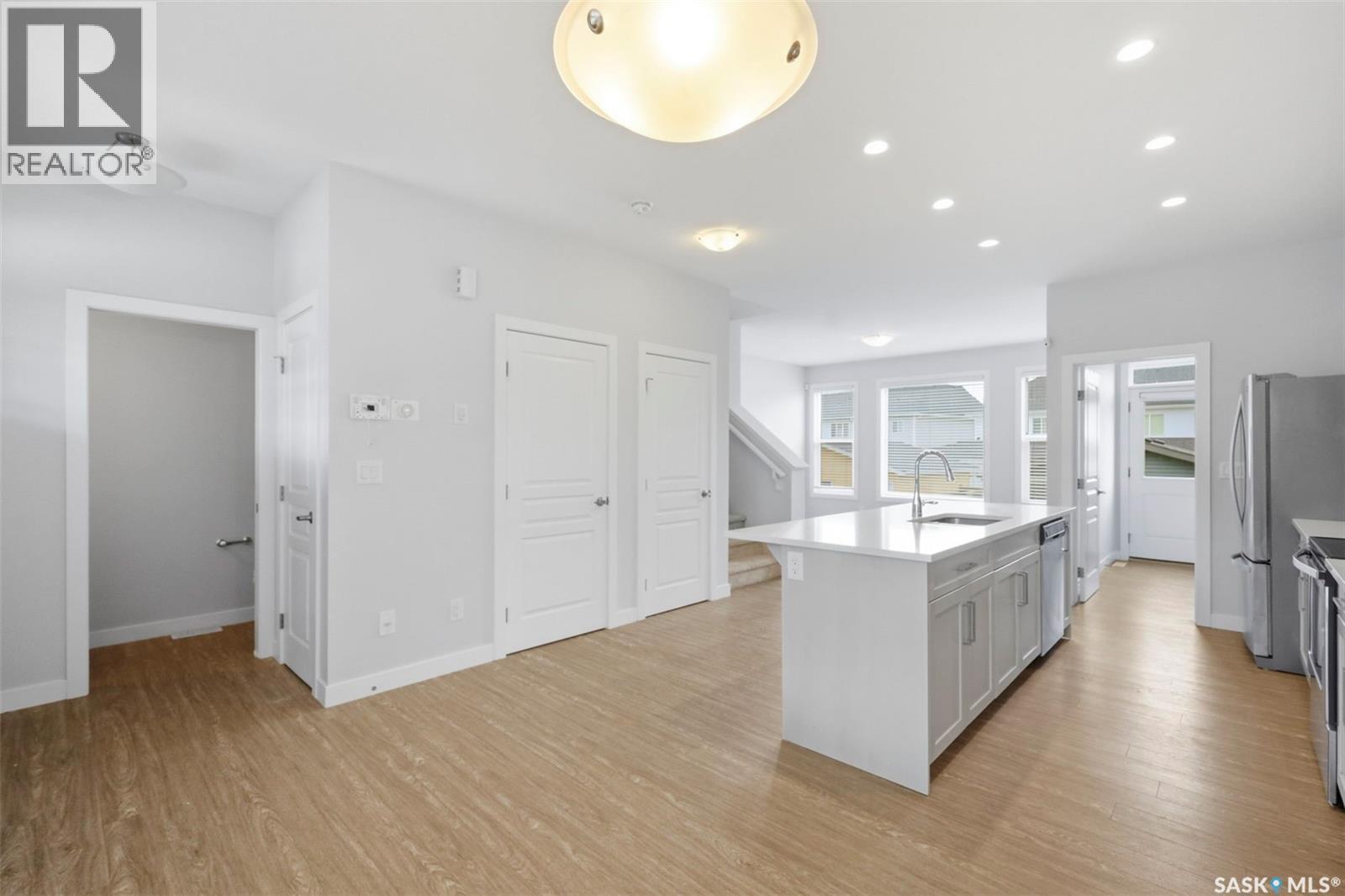 251 Newton Link, Saskatoon, Saskatchewan  S7V 0M8 - Photo 11 - SK039352