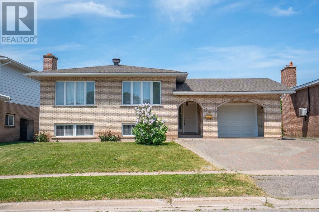 34 Bitonti Cres, Sault Ste. Marie, Ontario  P6C 6A9 - Photo 1 - SM261407