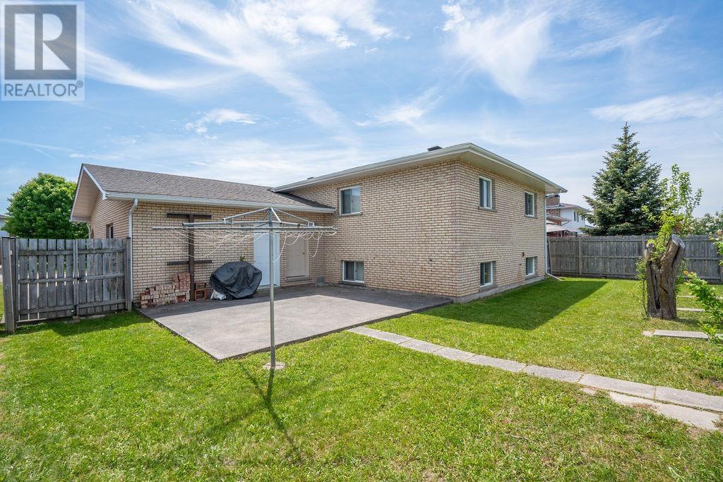 34 Bitonti Cres, Sault Ste. Marie, Ontario  P6C 6A9 - Photo 4 - SM261407