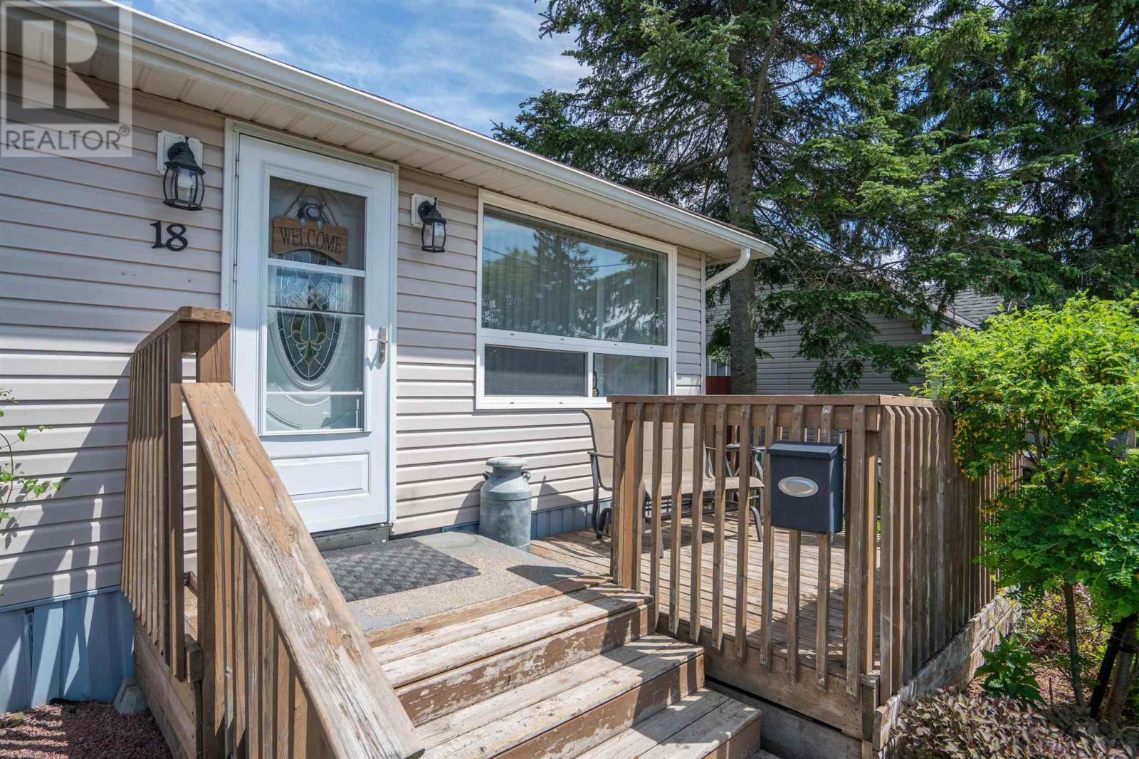 18 Cameron Ave, Sault Ste. Marie, Ontario  P6B 4W7 - Photo 3 - SM261453