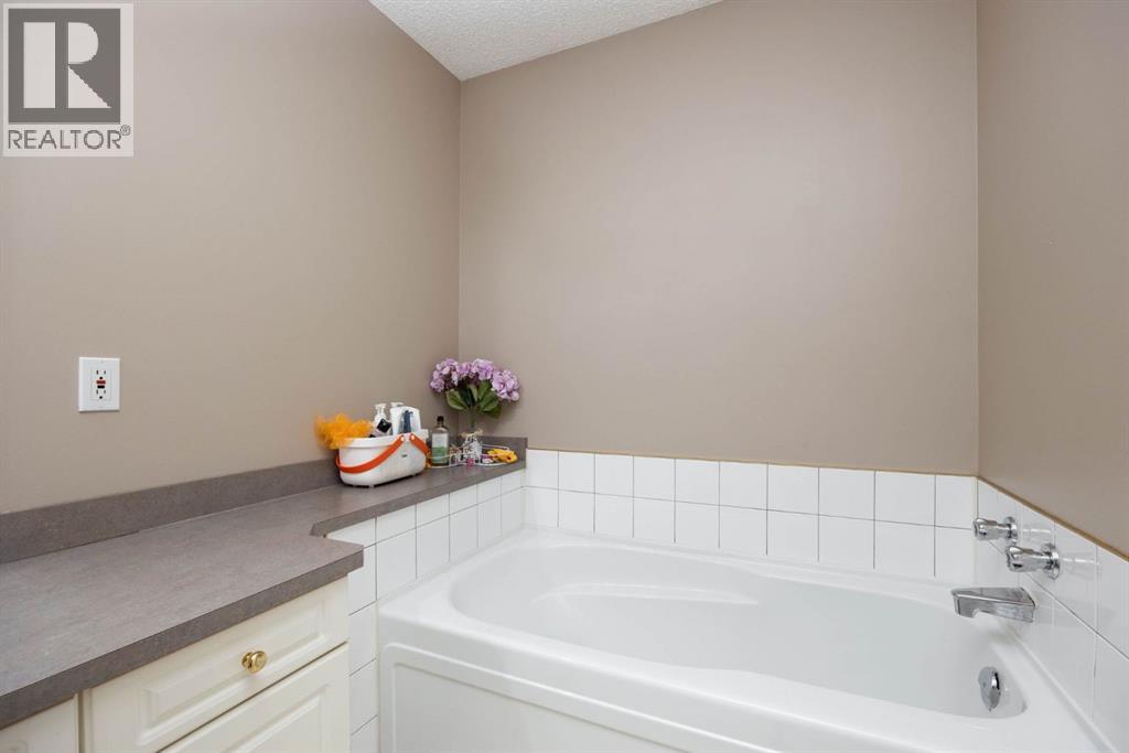 240 Sitka Drive, Fort Mcmurray, Alberta  T9H 5C9 - Photo 17 - A2318130